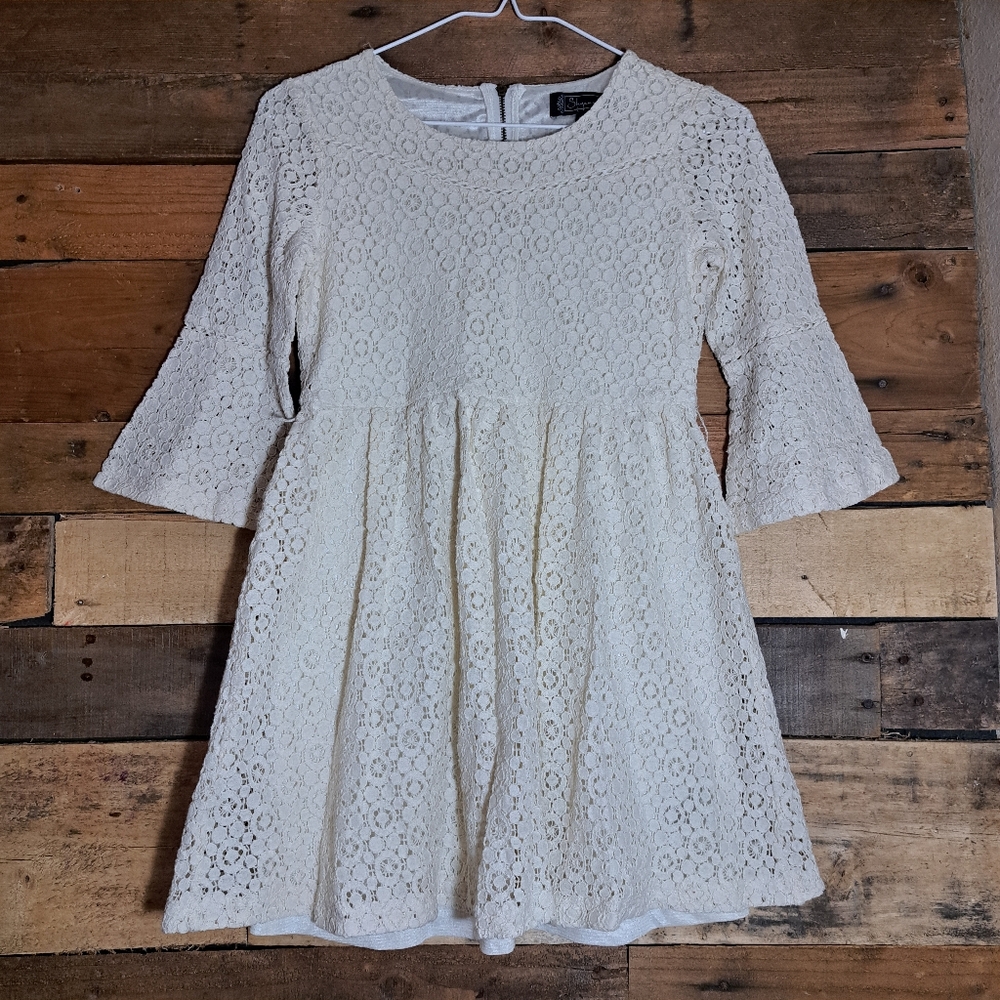 Shyanne girls dress,‎ Large/8/10, cream colored, lace.